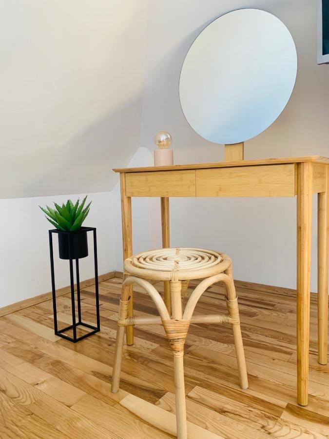 Minimalist Apartment *