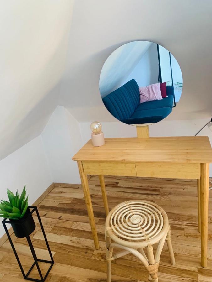 Minimalist Apartment *