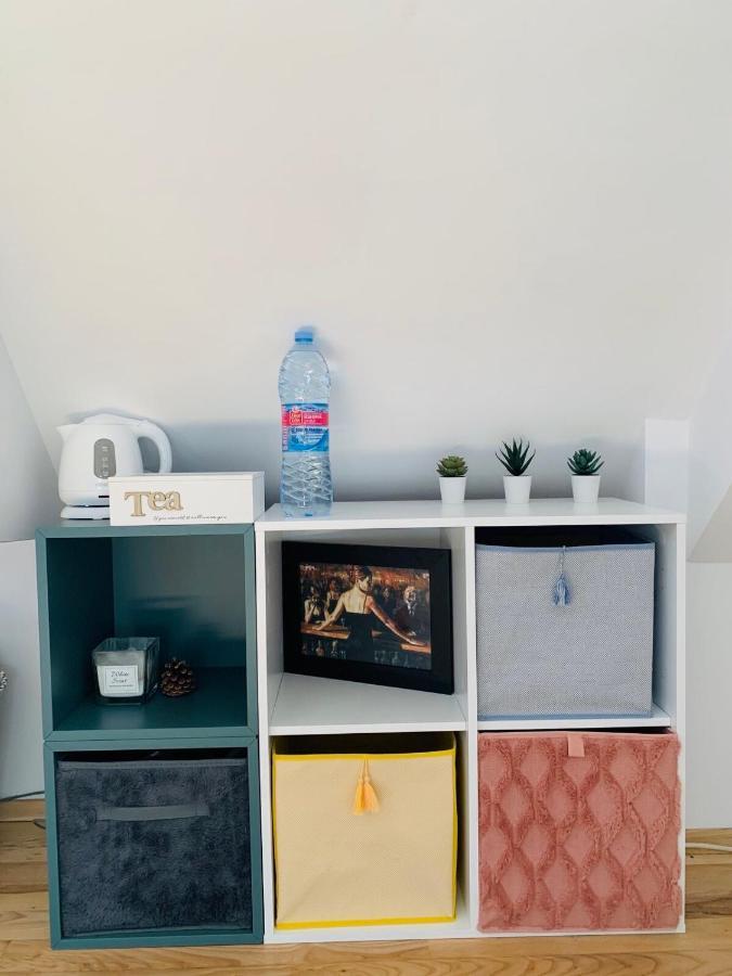 Minimalist Apartment *